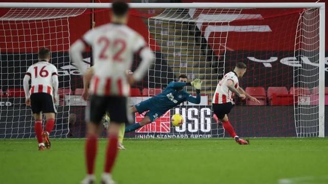  卡尔斯鲁厄防守反击高效，德甲实用主义收获成效